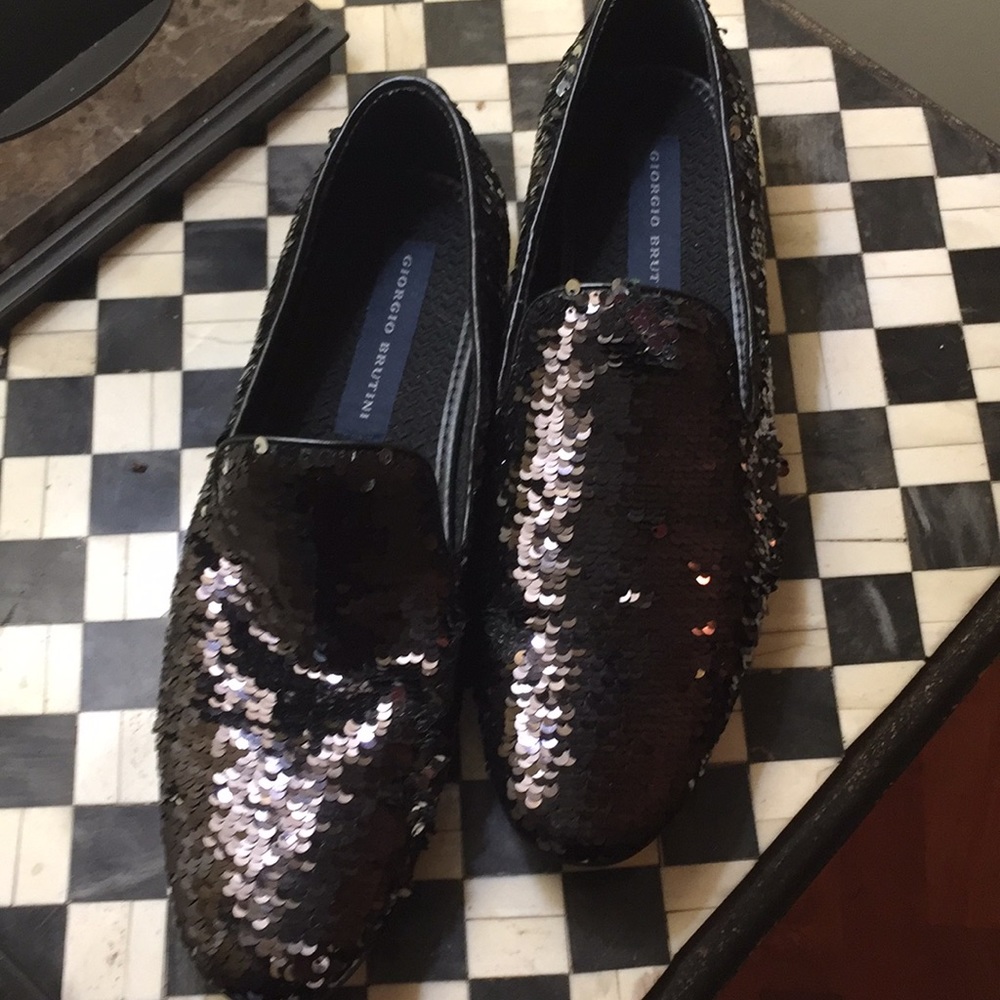 Sequined dress shoes